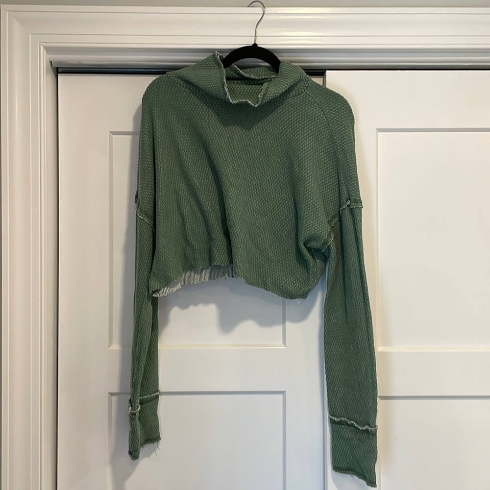 Cropped long sleeve urban outfitters sweater